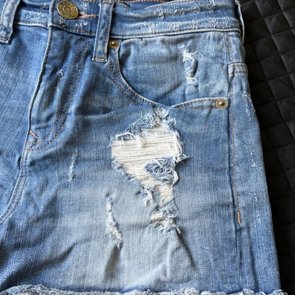 Express High Waisted Medium Wash Raw Hem Denim Shorts, Size 00